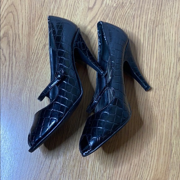 Unlisted Black Patent Leather Heels Peep toe Size8 - Picture 3 of 10